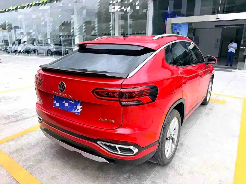 Tayron X 330 TSI 2 WD Distinguished Connected