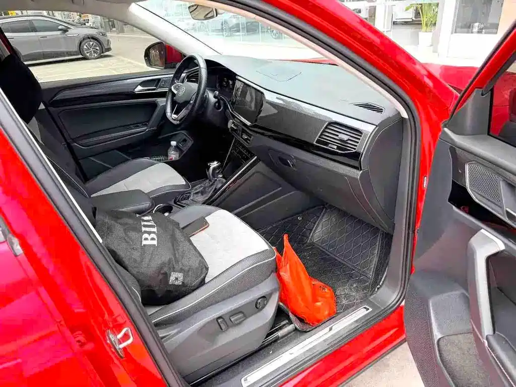 Tayron X 330 TSI 2 WD Distinguished Connected