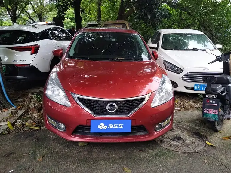 Nissan Tiida 1.6 L CVT Luxury