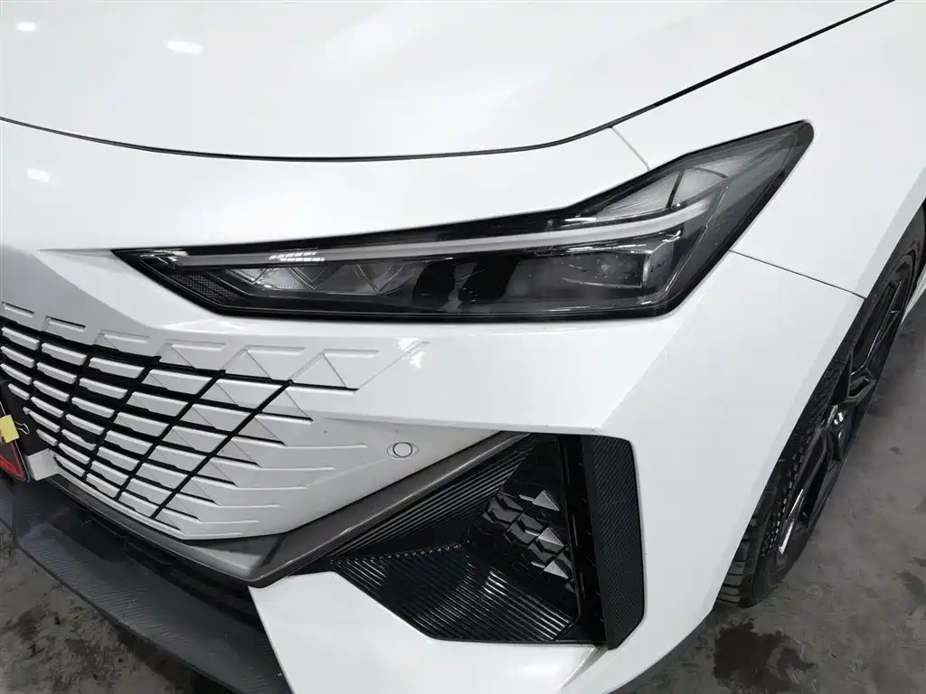 Changan UNI-V 1.5 T Outstanding