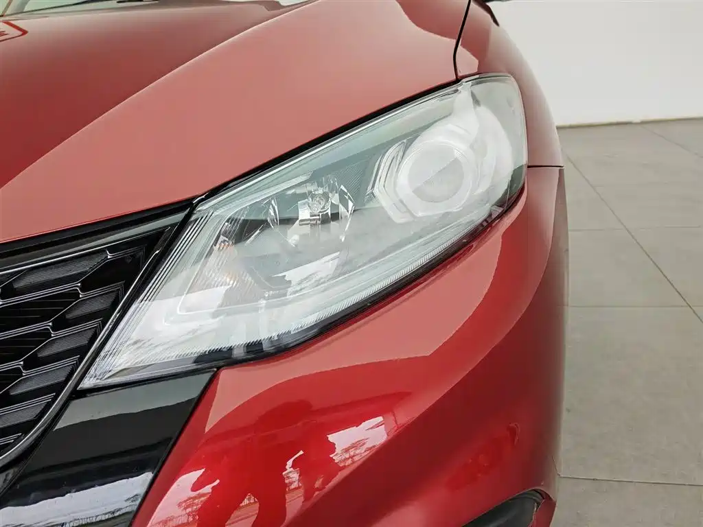 Tiida 1.6 L CVT Smart Travel