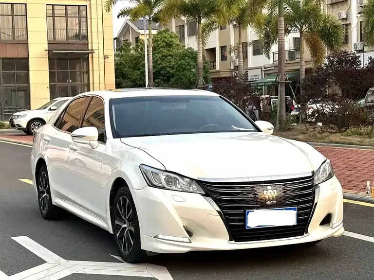 Toyota Crown 2.0 T Fashion