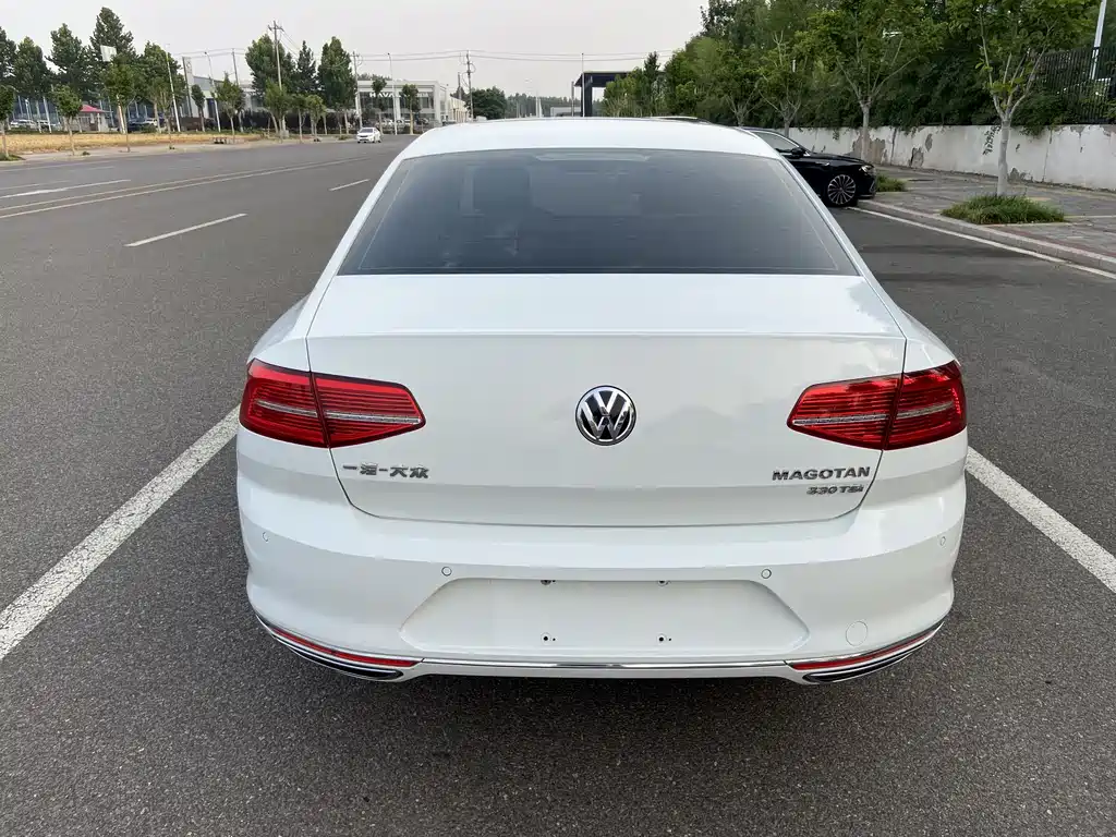 Magotan 330 TSI DSG Luxury