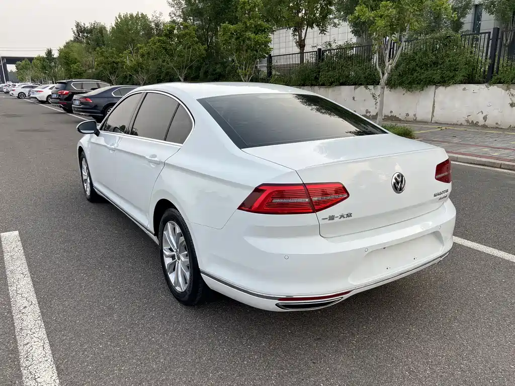 Magotan 330 TSI DSG Luxury