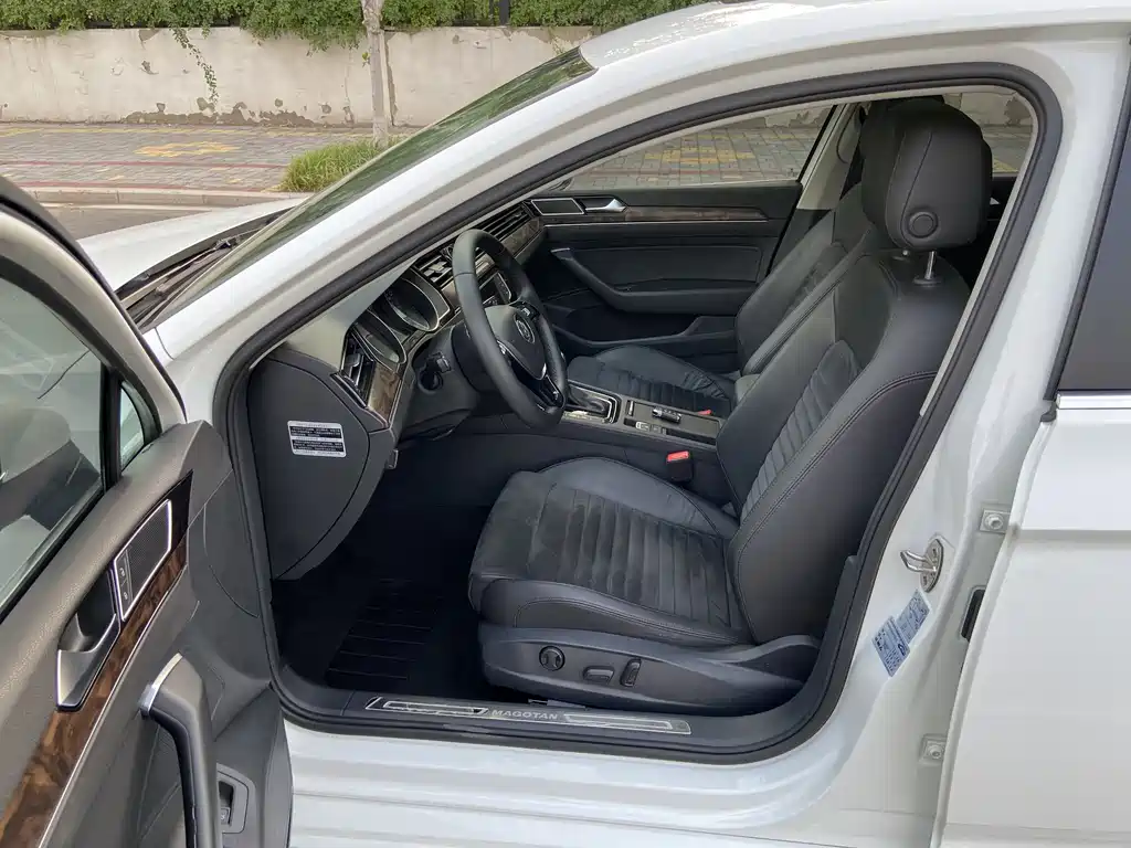 Magotan 330 TSI DSG Luxury