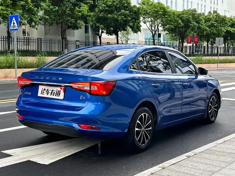 Roewe i5 1.5 L Auto 4 G Connected Leading Luxury Flagship