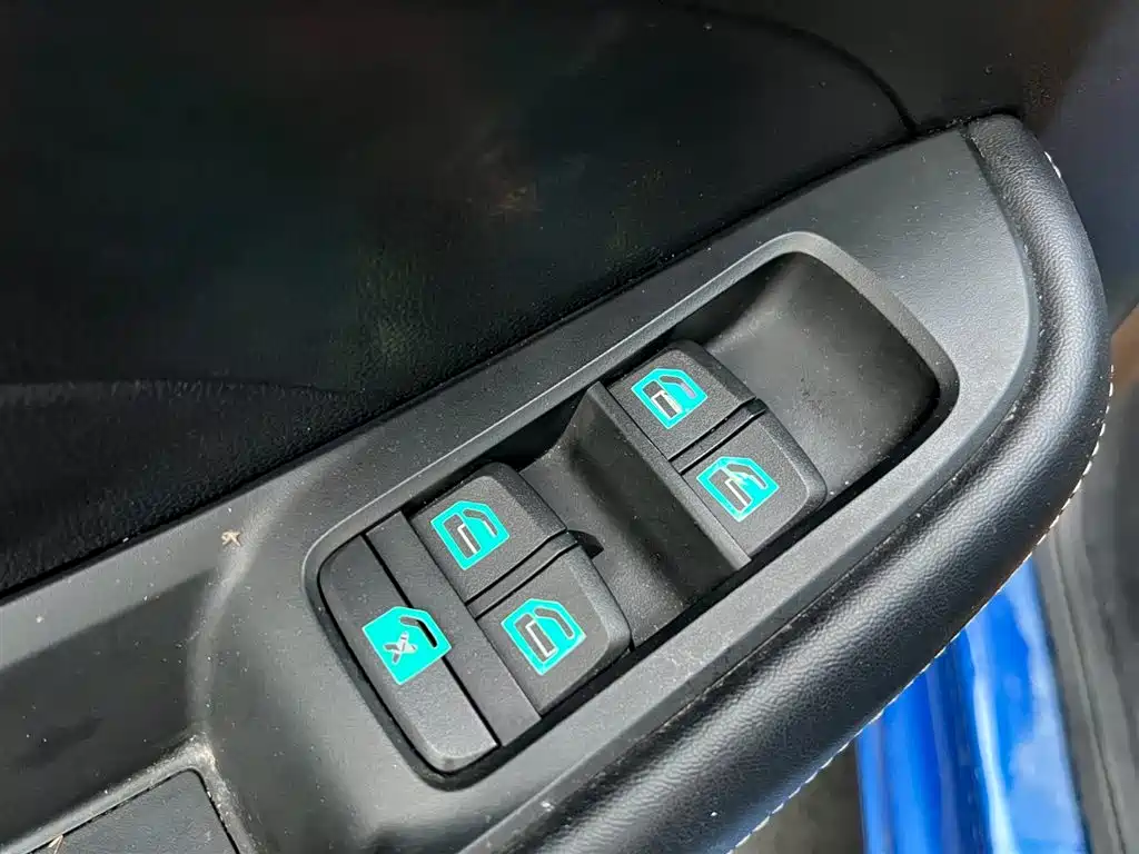 Roewe i5 1.5 L Auto 4 G Connected Leading Luxury Flagship