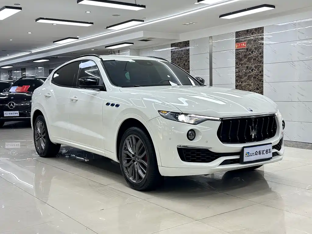 Levante 2.0 T GT Sharp Edge