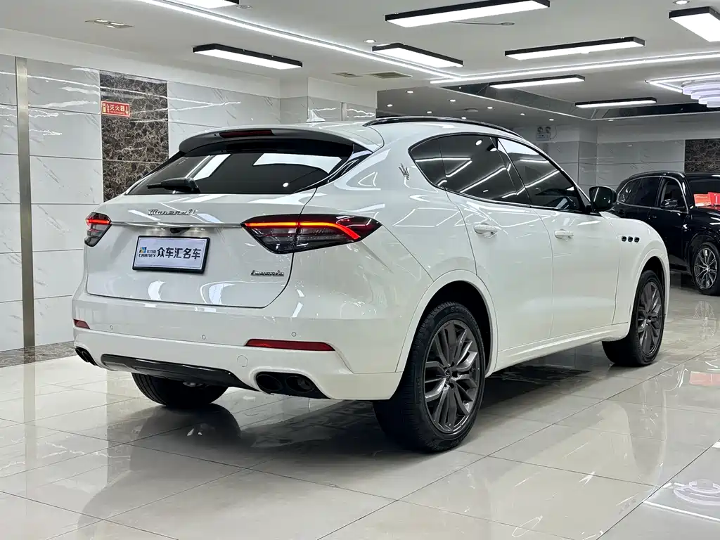 Levante 2.0 T GT Sharp Edge