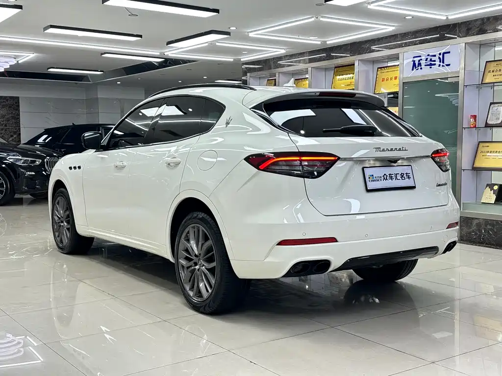 Levante 2.0 T GT Sharp Edge