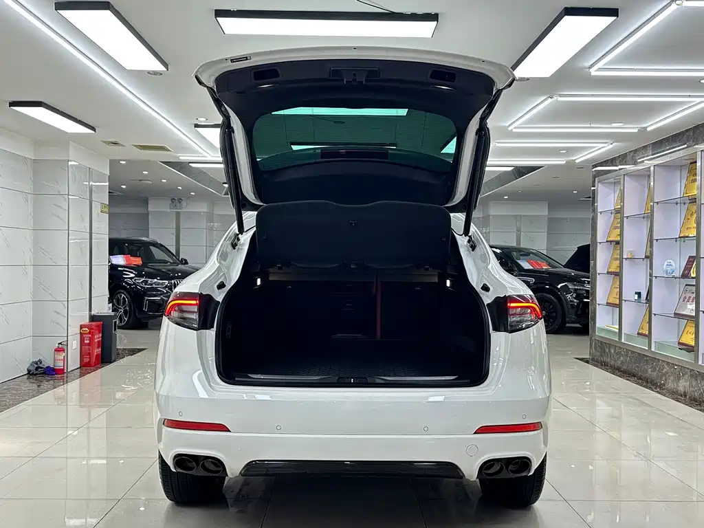 Levante 2.0 T GT Sharp Edge