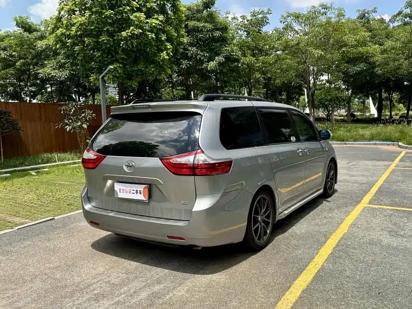 SIENNA 3.5 L US Spec