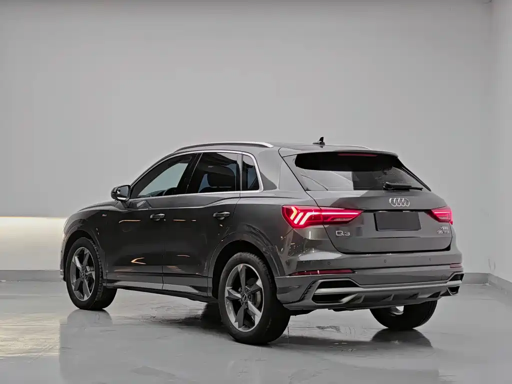 Audi Q3 35 TFSI Fashion Dynamic (1.4 T)