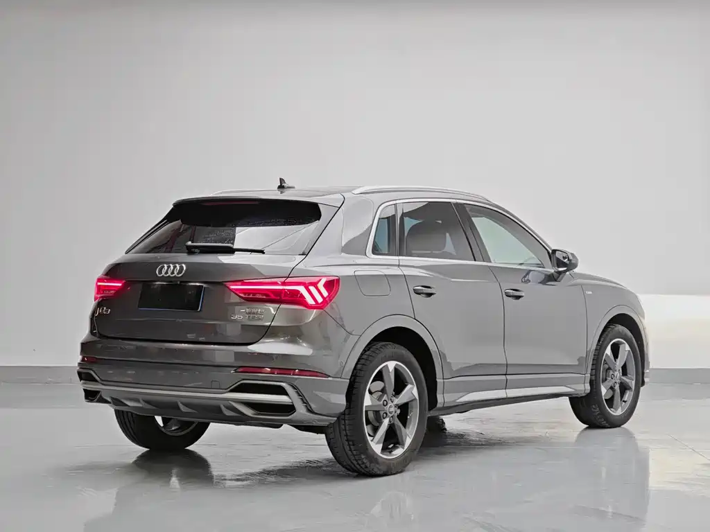 Audi Q3 35 TFSI Fashion Dynamic (1.4 T)