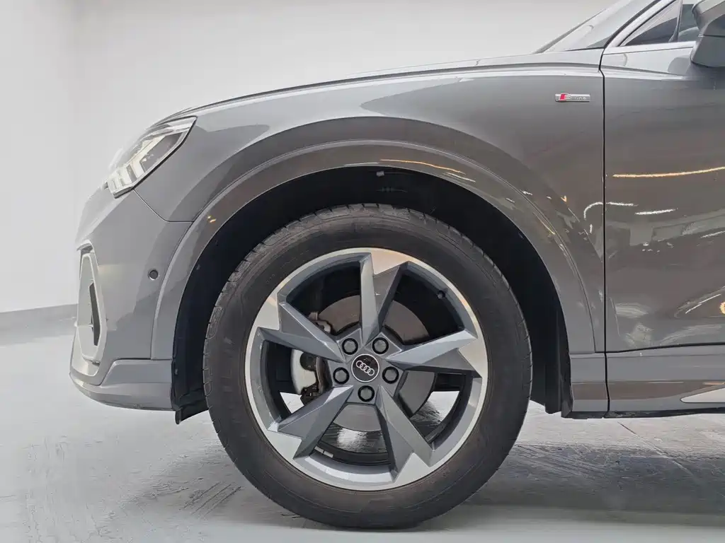 Audi Q3 35 TFSI Fashion Dynamic (1.4 T)