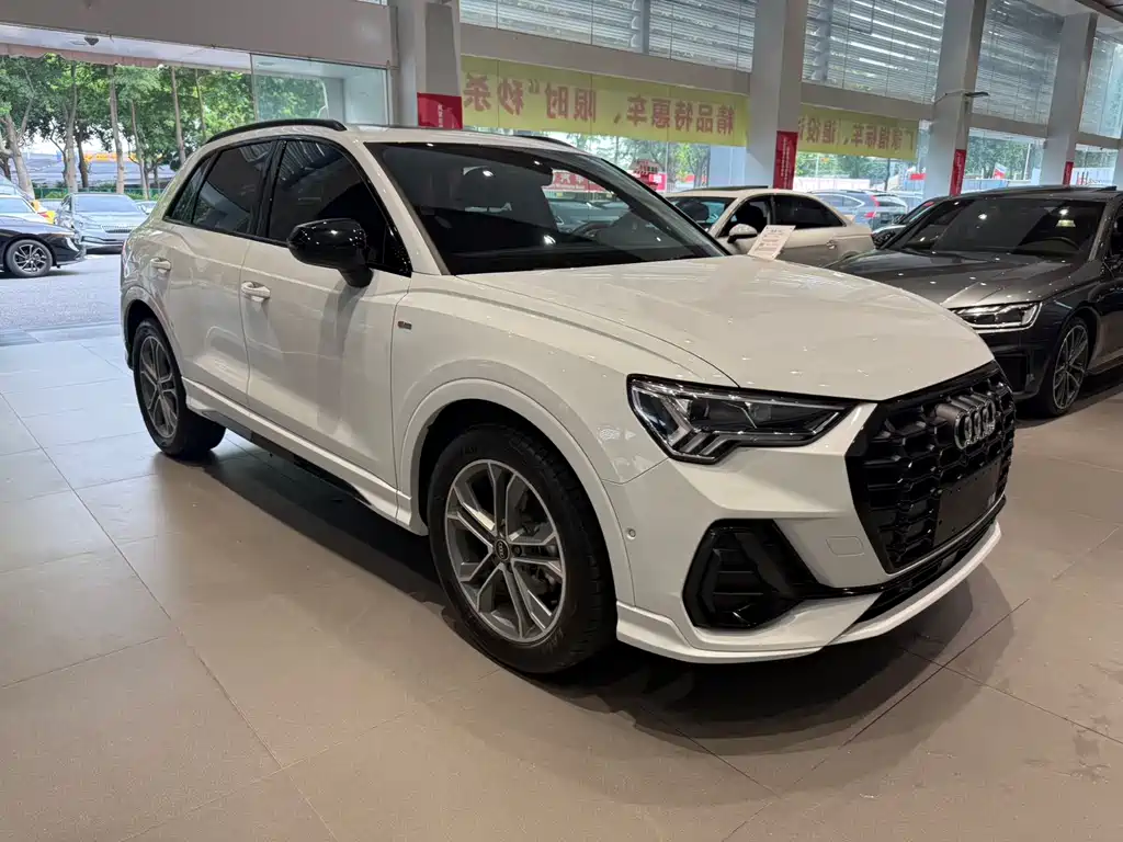 Audi Q3 35 TFSI Fashion Dynamic (1.4 T)
