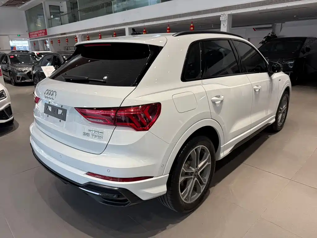 Audi Q3 35 TFSI Fashion Dynamic (1.4 T)