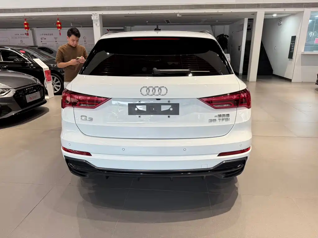 Audi Q3 35 TFSI Fashion Dynamic (1.4 T)