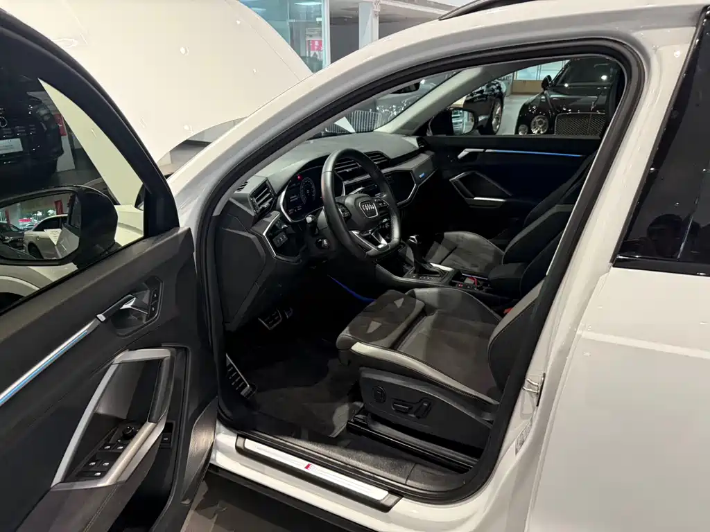 Audi Q3 35 TFSI Fashion Dynamic (1.4 T)