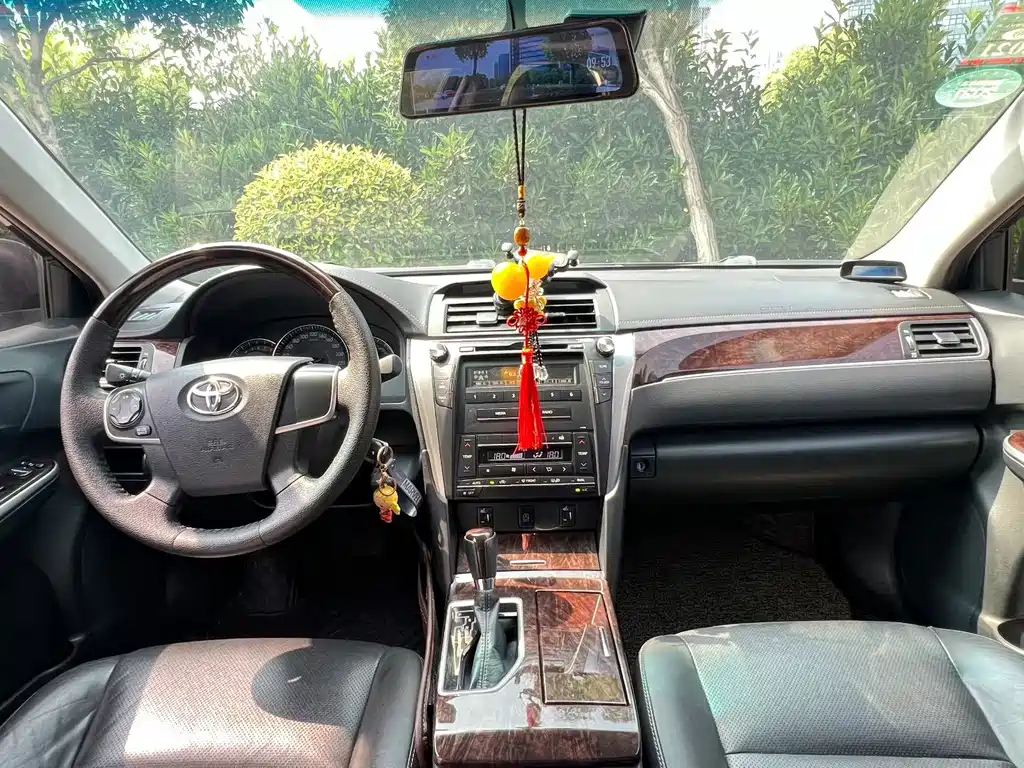 Camry 2.0 G 10 th Anniversary Commemorative Leading