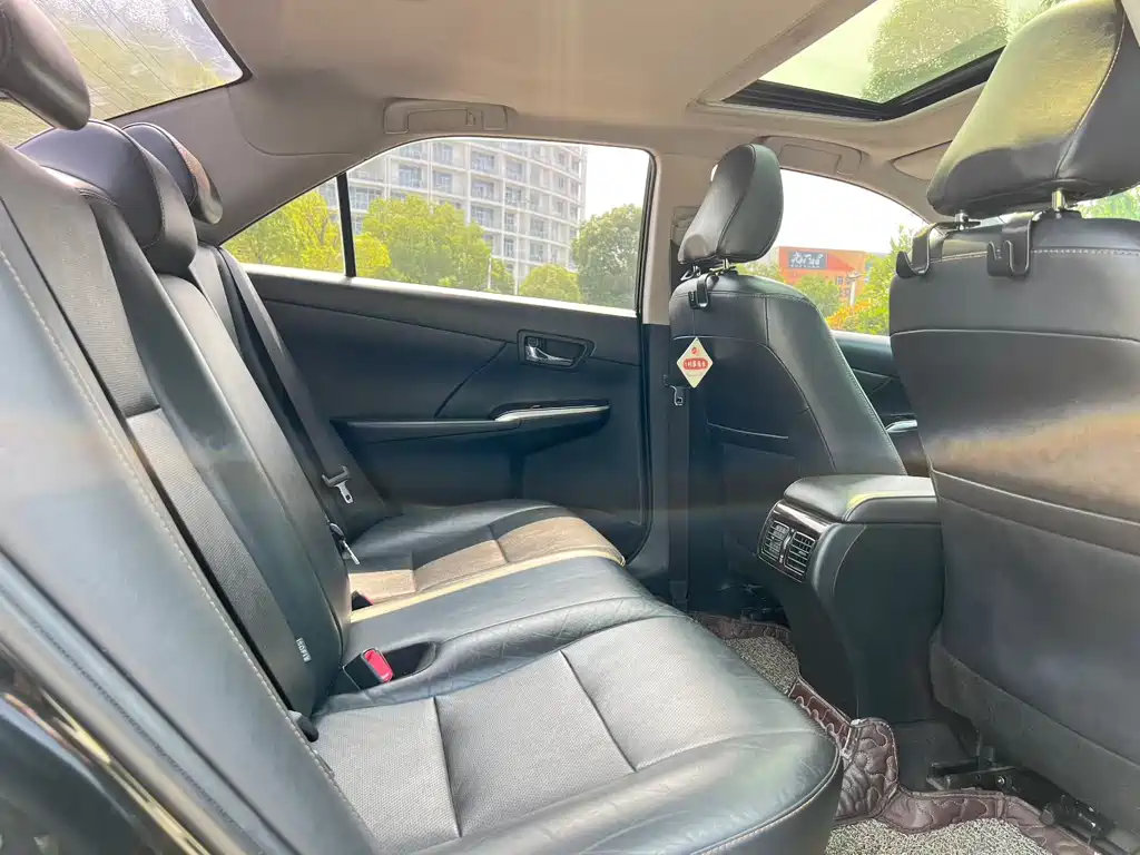 Camry 2.0 G 10 th Anniversary Commemorative Leading