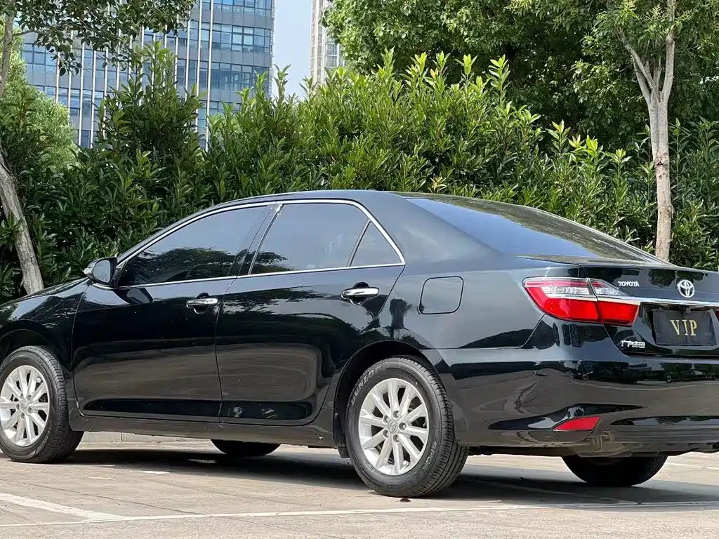 Camry 2.0 G 10 th Anniversary Commemorative Leading