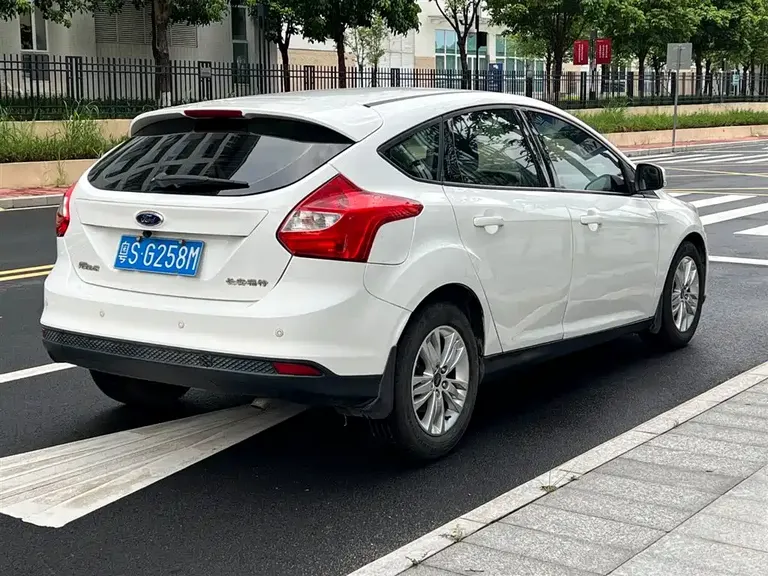 Ford Focus Hatchback 1.6 L Auto Comfort