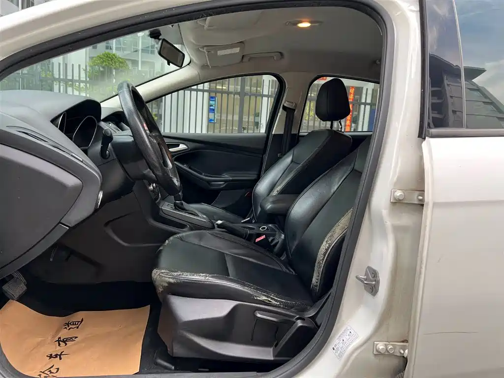 Focus Hatchback 1.6 L Auto Comfort