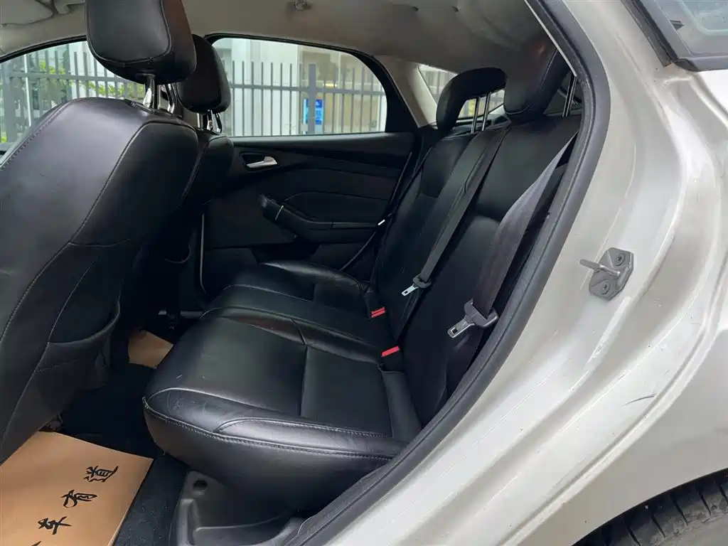 Focus Hatchback 1.6 L Auto Comfort