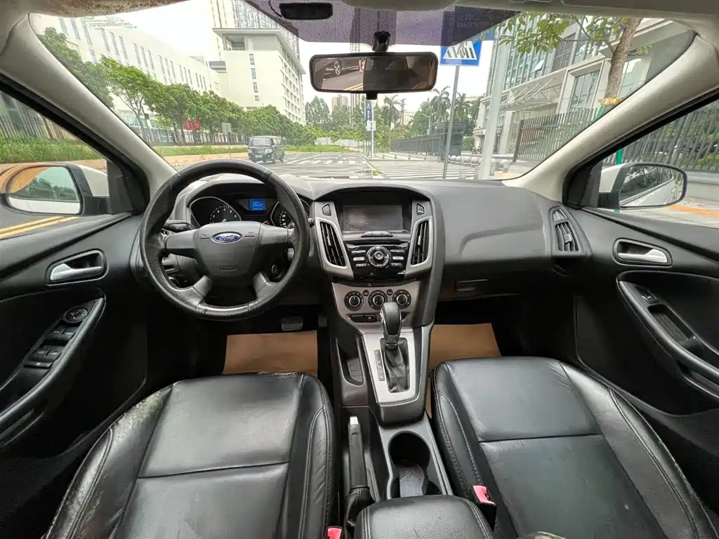 Focus Hatchback 1.6 L Auto Comfort