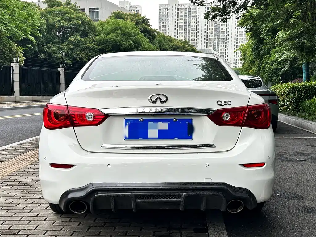 Infiniti Q50 3.7 L Comfort