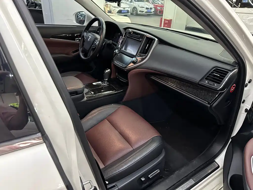 Crown 2.0 T Sport