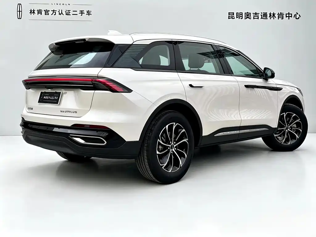Nautilus 2.0 T 4 WD Premium