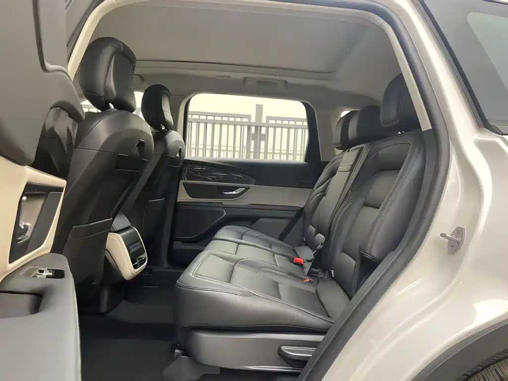 Nautilus 2.0 T 4 WD Premium