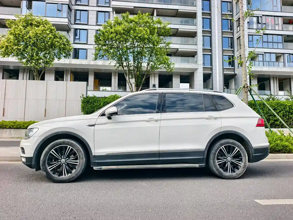 Tiguan L 330 TSI Auto 2 WD Panoramic Comfort CN-VI