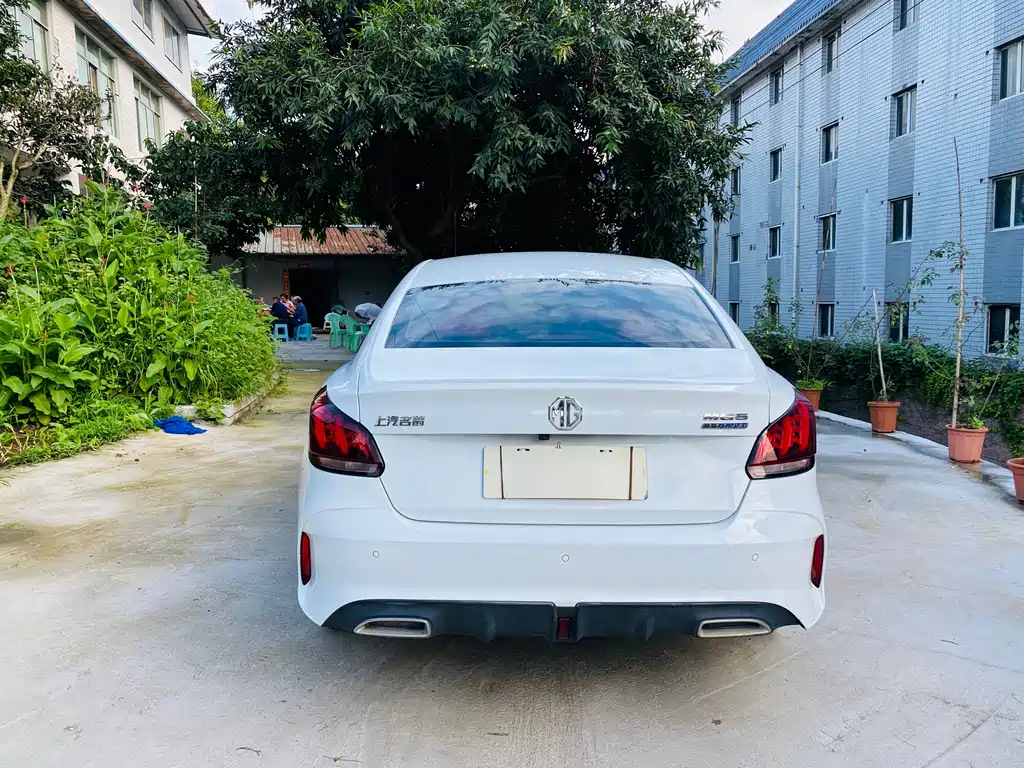 MG5 180 DVVT CVT Youth Luxury