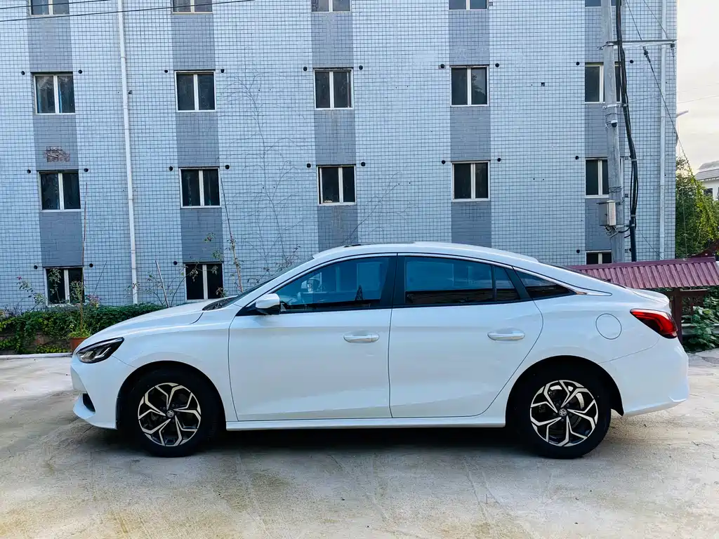 MG5 180 DVVT CVT Youth Luxury