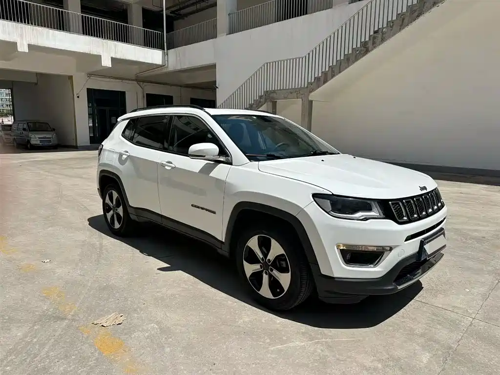 Compass 200 T Auto Premium Enjoyment