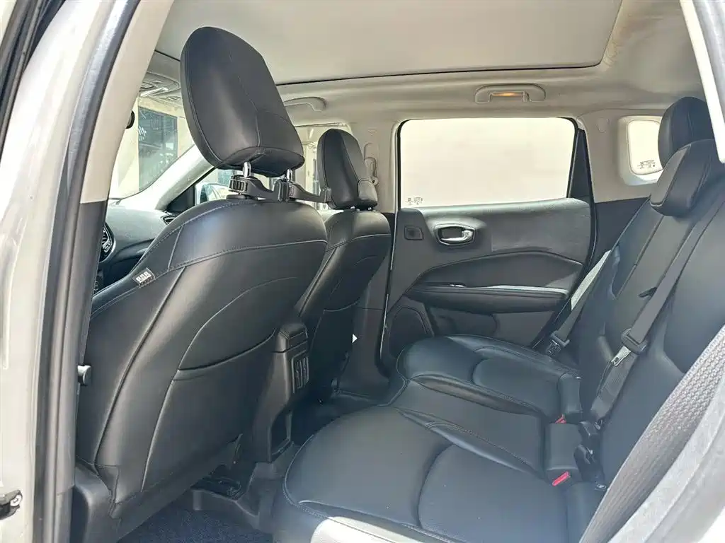 Compass 200 T Auto Premium Enjoyment