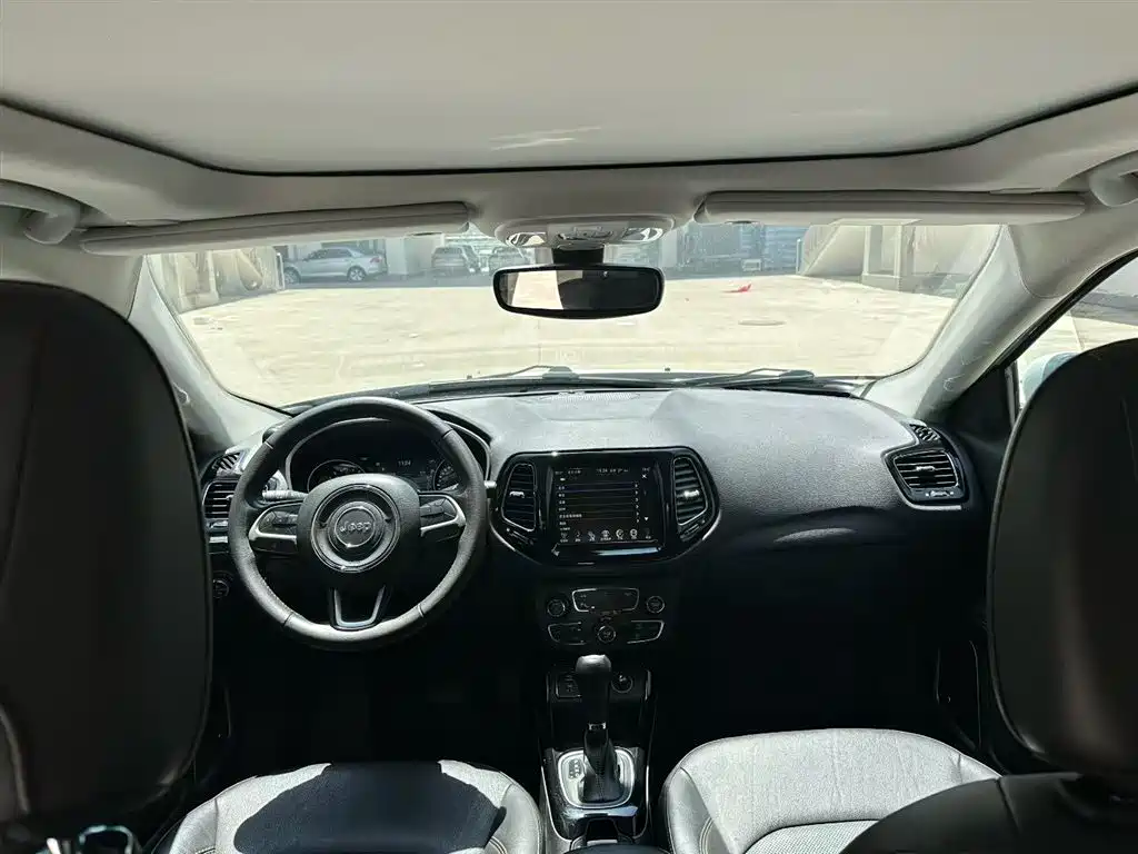 Compass 200 T Auto Premium Enjoyment