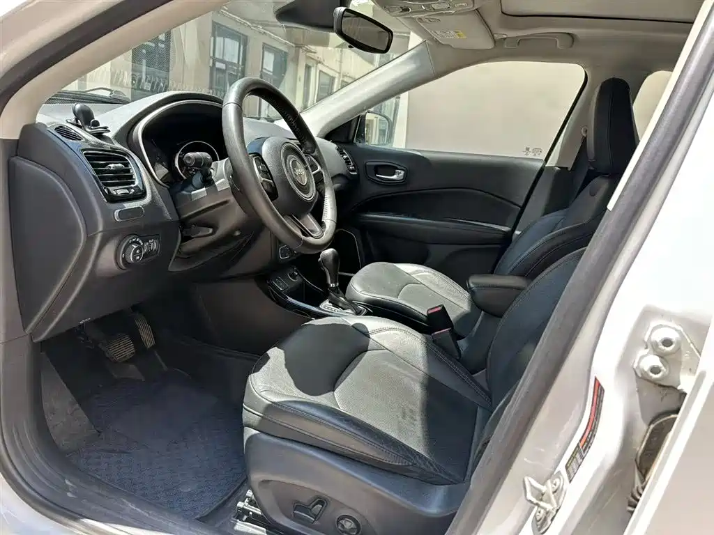 Compass 200 T Auto Premium Enjoyment