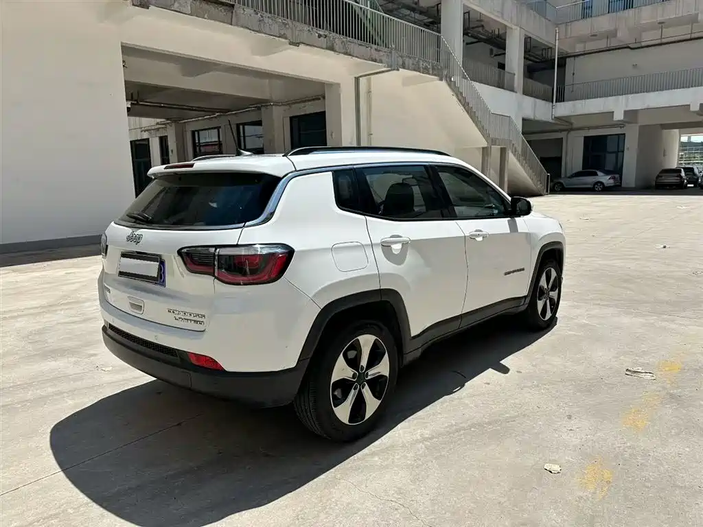 Compass 200 T Auto Premium Enjoyment