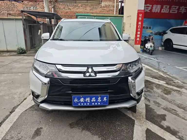 Mitsubishi Outlander 2.4 L 4 WD Elite 5-seat
