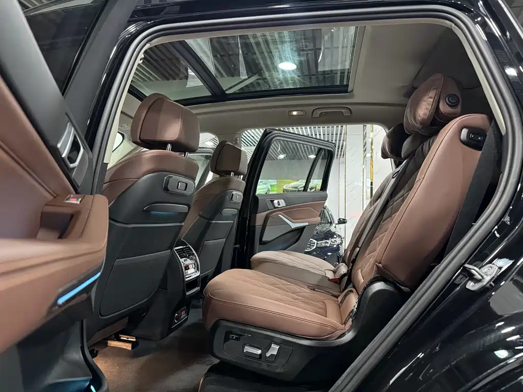 BMW X7 xDrive40 i Leading Luxury Package