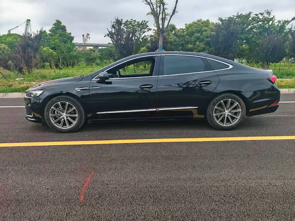 LaCrosse 652 T Distinguished