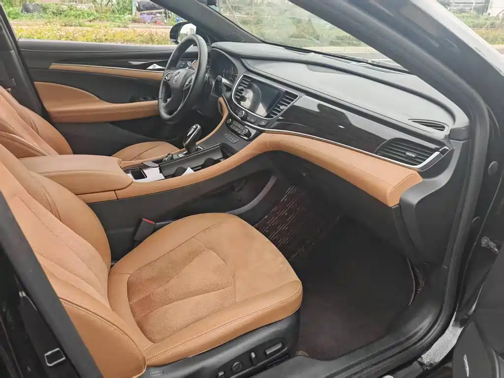 LaCrosse 652 T Distinguished