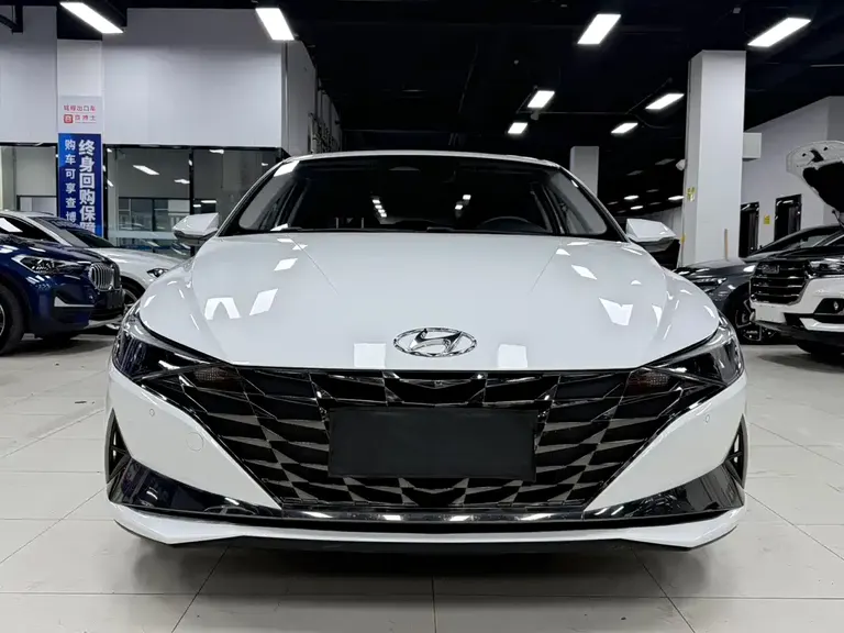 Hyundai Elantra 1.5 L CVT LUX Distinguished