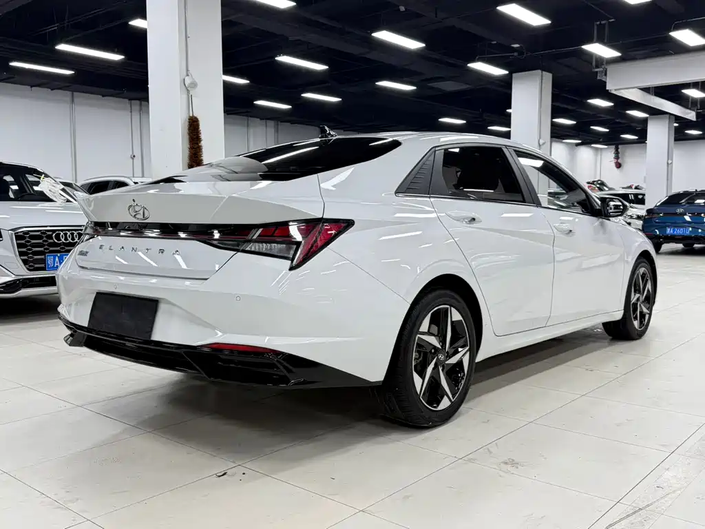 Elantra 1.5 L CVT LUX Distinguished
