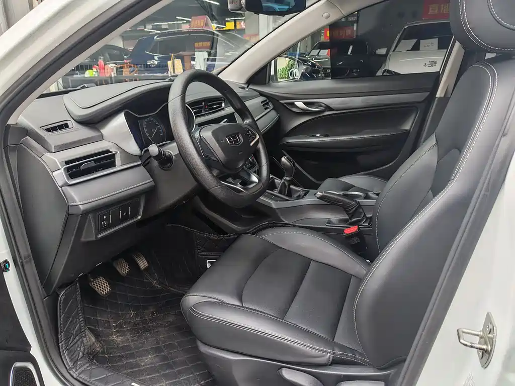 Emgrand UP 1.5 L Manual Luxury