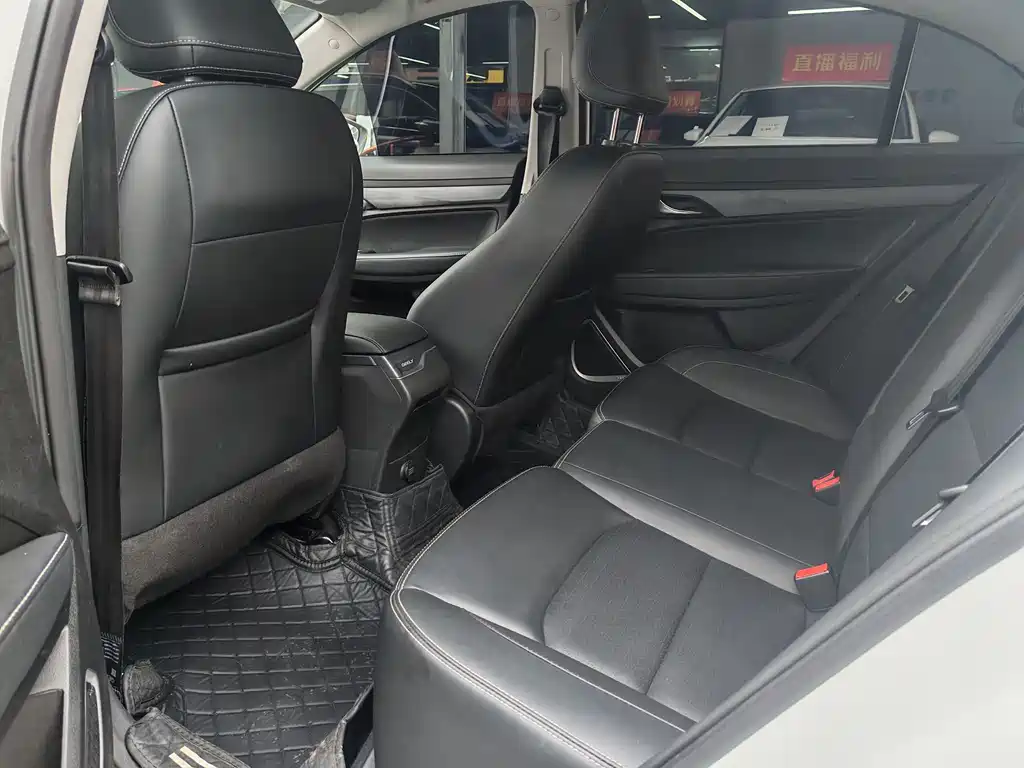Emgrand UP 1.5 L Manual Luxury